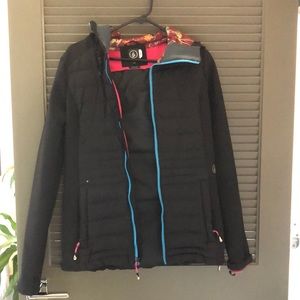 Women’s Volcom hooded snowboarding jacket 600mm.Black with flower design in hood